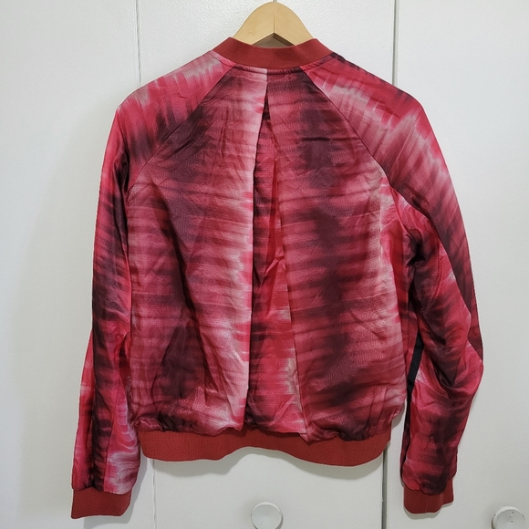 Womans Nike International Bomber Jacket. Medium. - Picture 8 of 10
